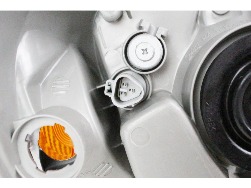ABAKUS Forlygte 21211a2lldem H4 venstre for TOYOTA