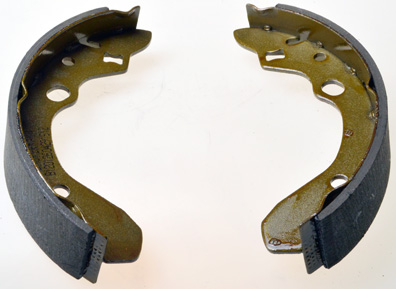 DENCKERMANN Bremsebakkesæt b120126 bagaksel for MAZDA MITSUBISHI