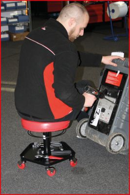 KS Tools 500.8030 Værkstedsstol - Højdejusterbar, Max 90kg - Sort/Rød