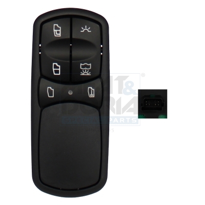MEAT & DORIA 26690 foran til venstre for MERCEDES-BENZ