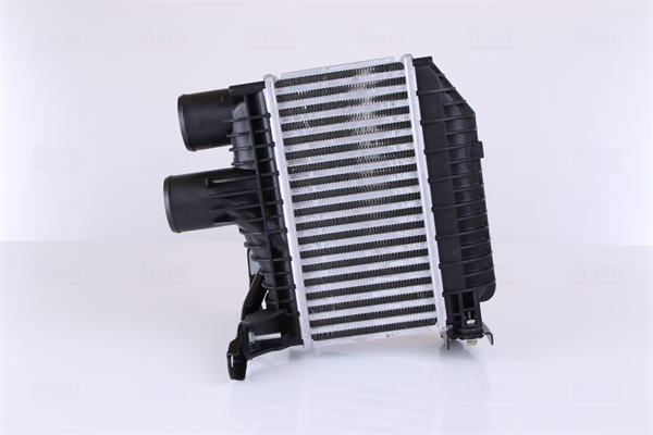 NISSENS Ladeluftkøler 96758 for TOYOTA