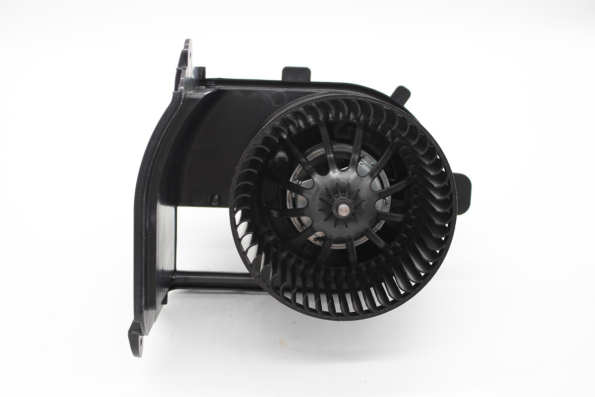 VALEO Kabineblæser 884641 foran for RENAULT