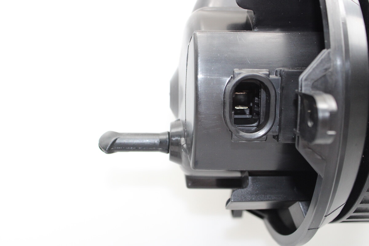 VALEO Kabineblæser 884672 foran for MERCEDES-BENZ VW