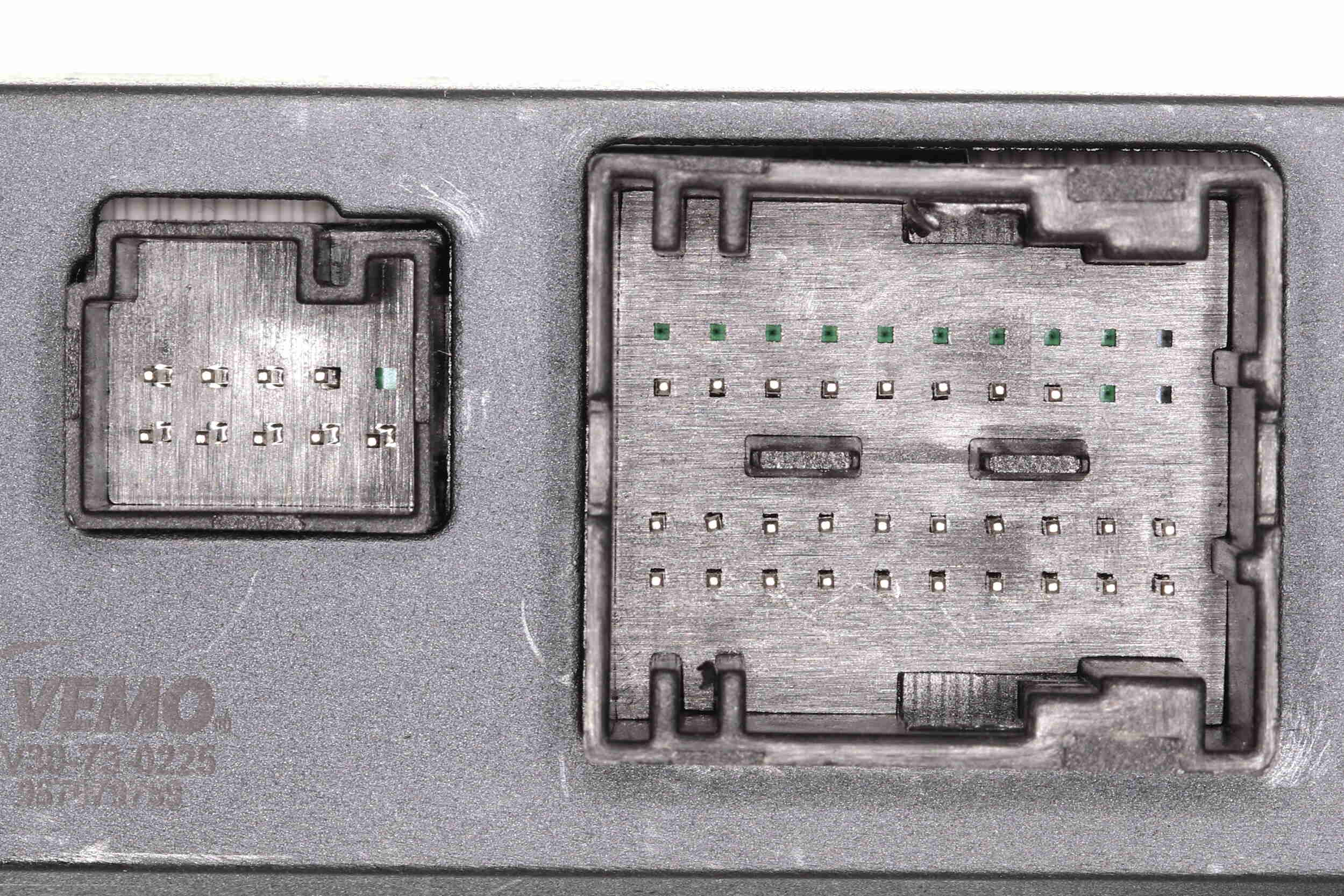 VEMO Kontakt, rudehejs V30-73-0225 foran for MERCEDES-BENZ