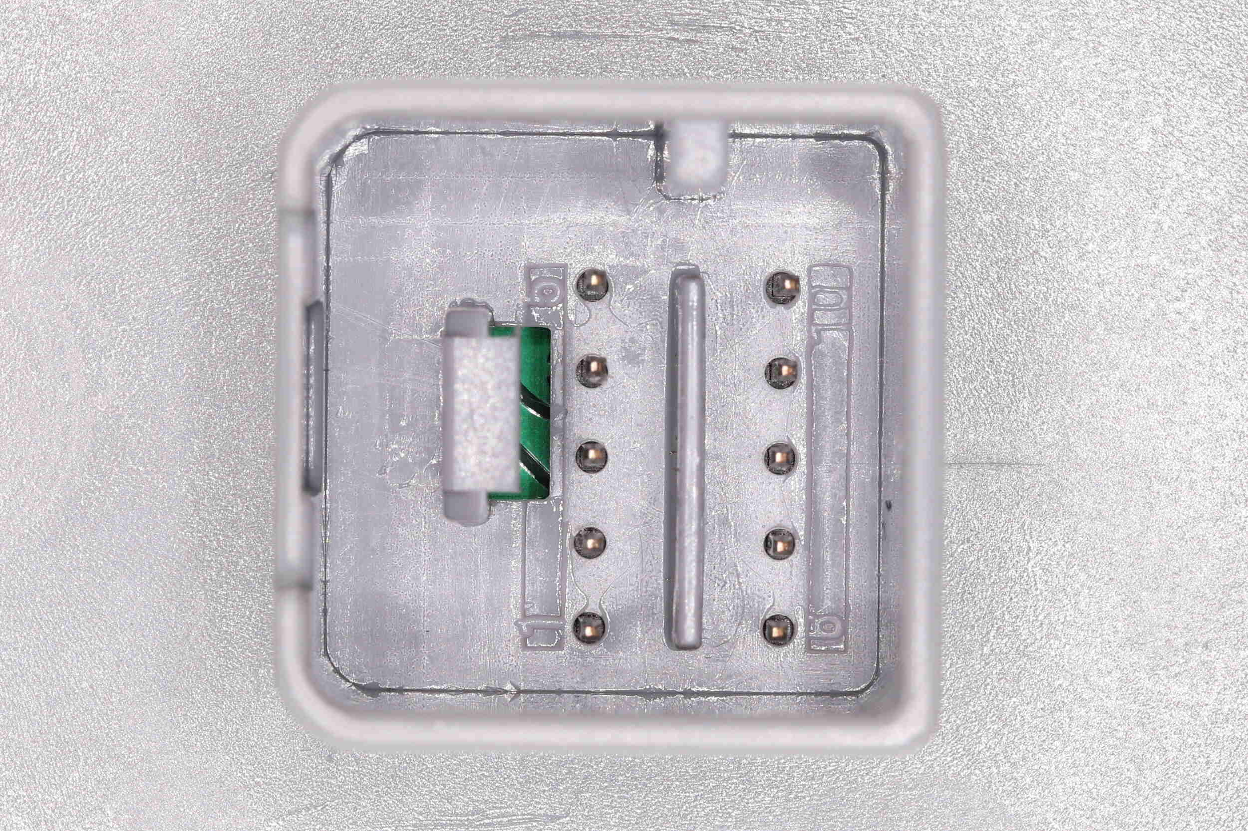 VEMO Kontakt, rudehejs V10-73-0246 foran for VW SKODA VAG