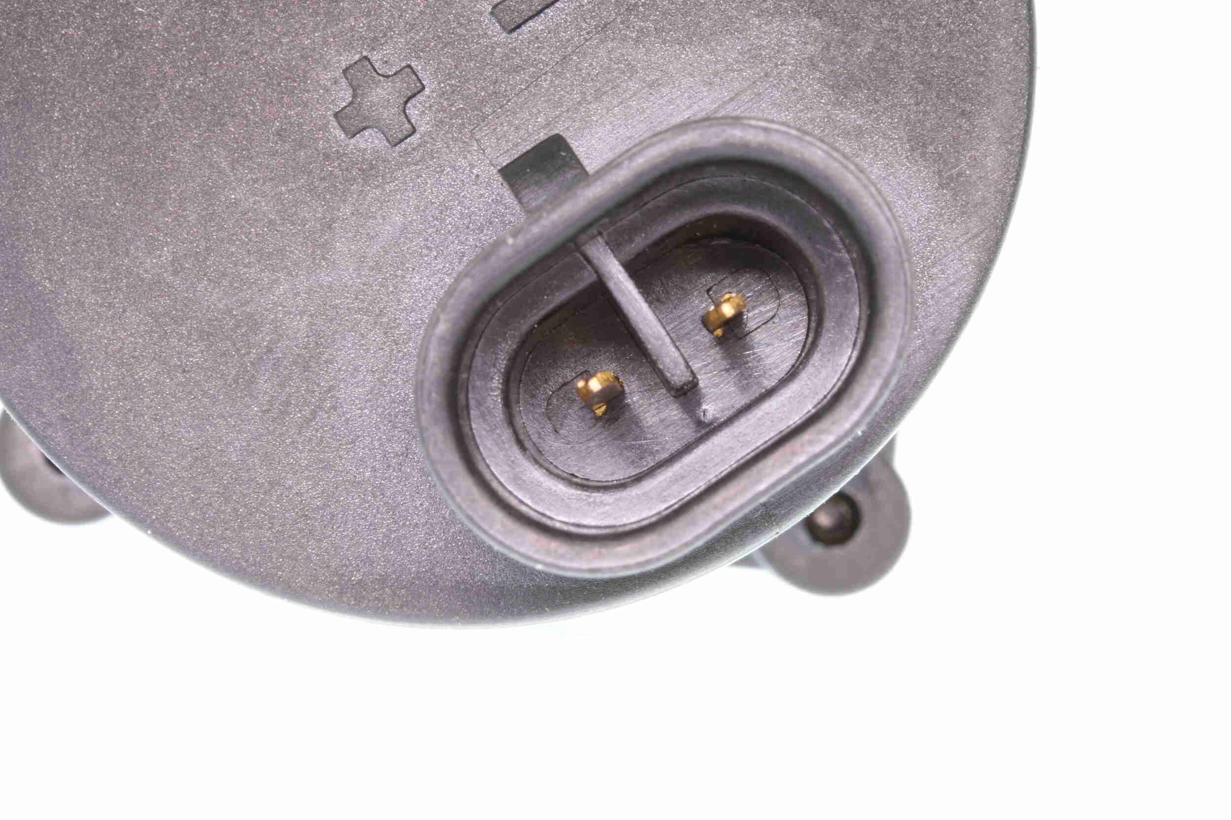 VEMO Vandcirkulationspumpe, motorvarmer V30-16-0009 for MERCEDES-BENZ